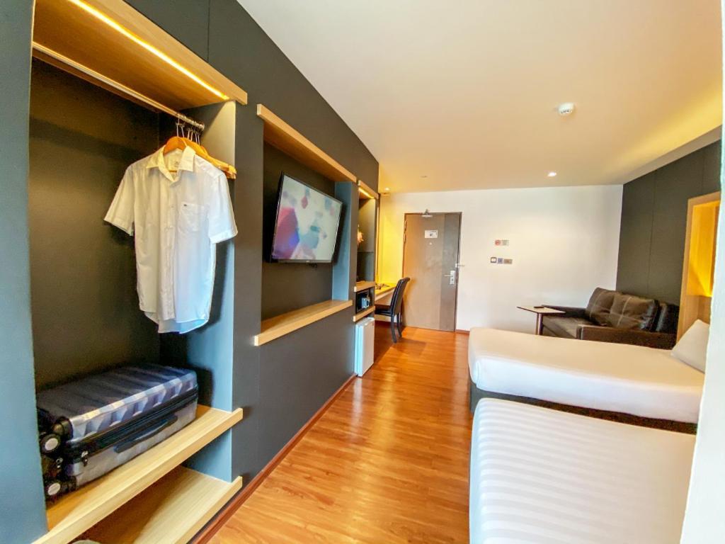The Three Hat Yai Exterior photo