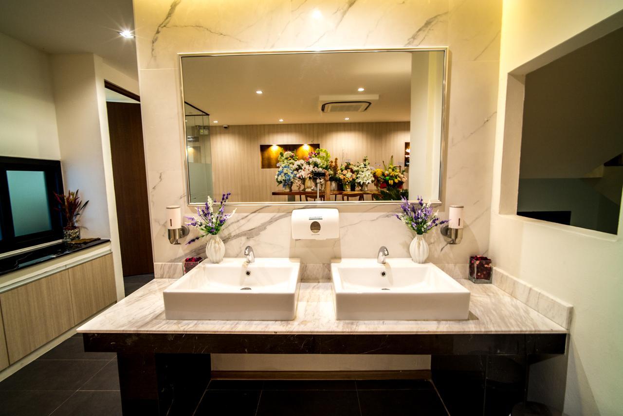 The Three Hat Yai Exterior photo