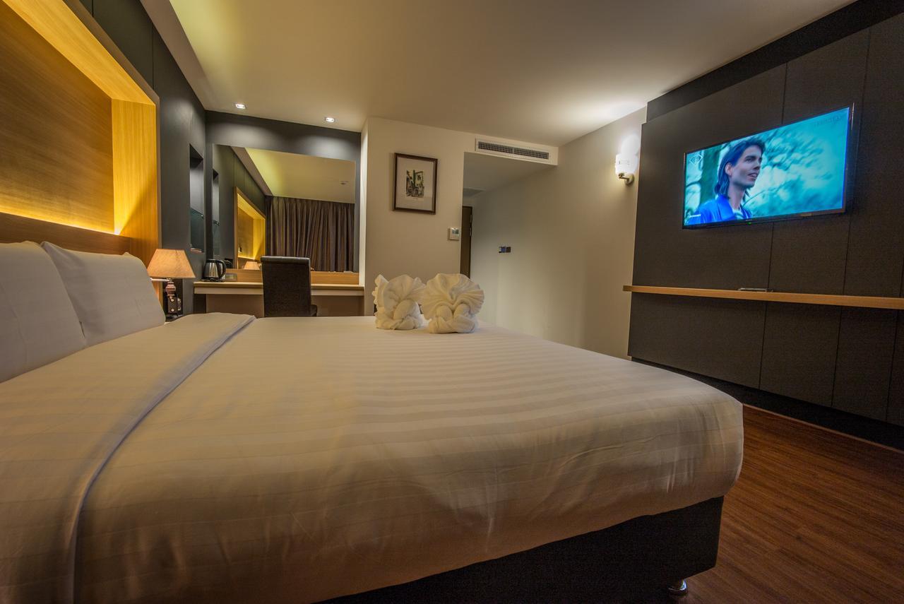The Three Hat Yai Exterior photo